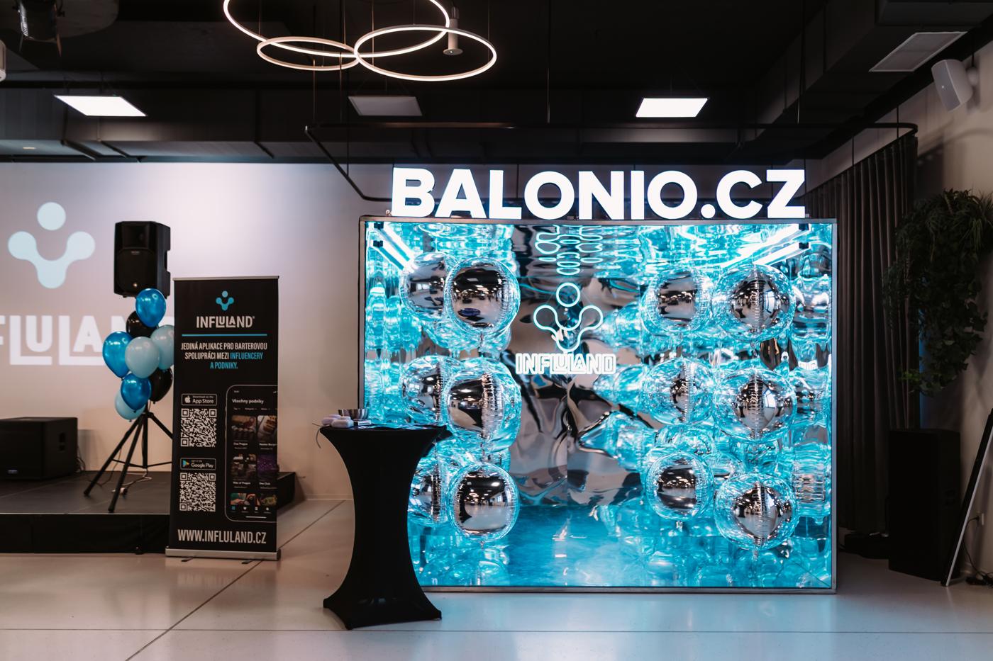 Velké Balonio — vstupní zrcadlový fotobox
